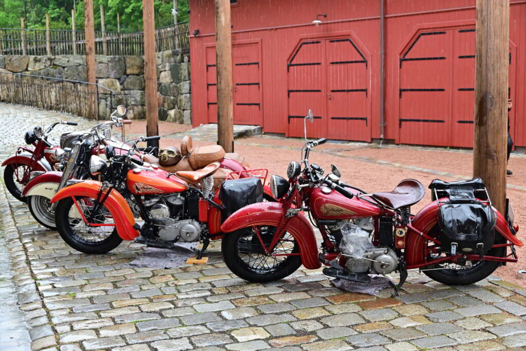 Indianerne på plass ved vognstallen